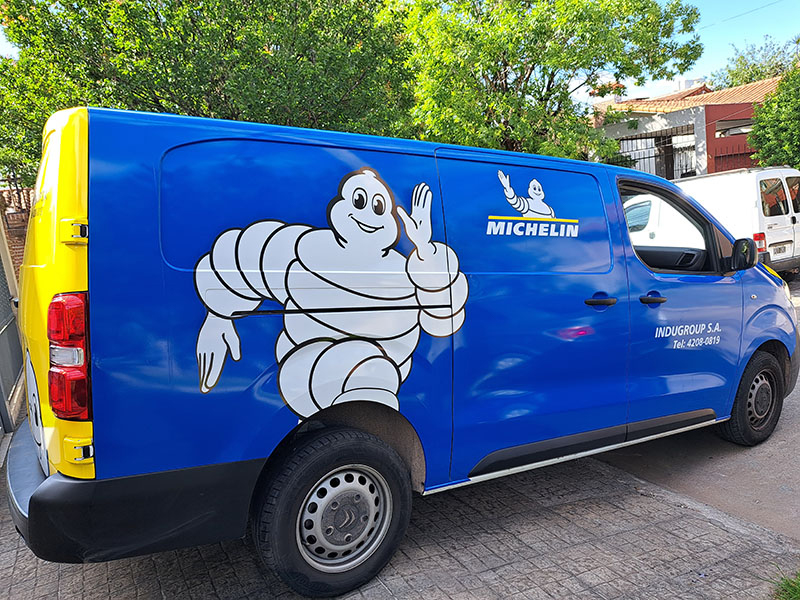 Ploteo completo publicitario con vinilo de corte — Buenos Aires