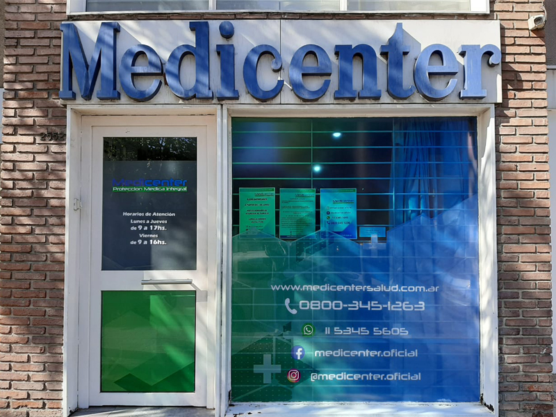 Vidriera vinilo transparente impreso y microperforado