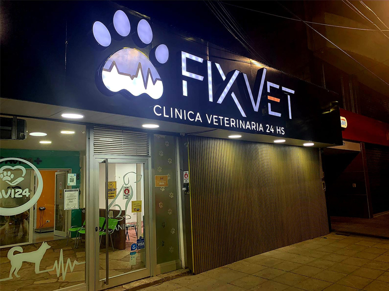 Cartel de chapa con letras corporeas acrilico led